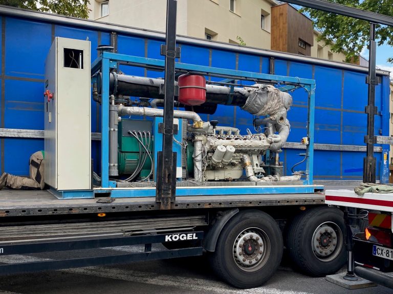 Transport d'un groupe électrogène sur plateau